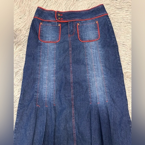 VEZUCCI Denim Jean Maxi Pleated Skirt Red Thread/Piping size 8 - Picture 2 of 4